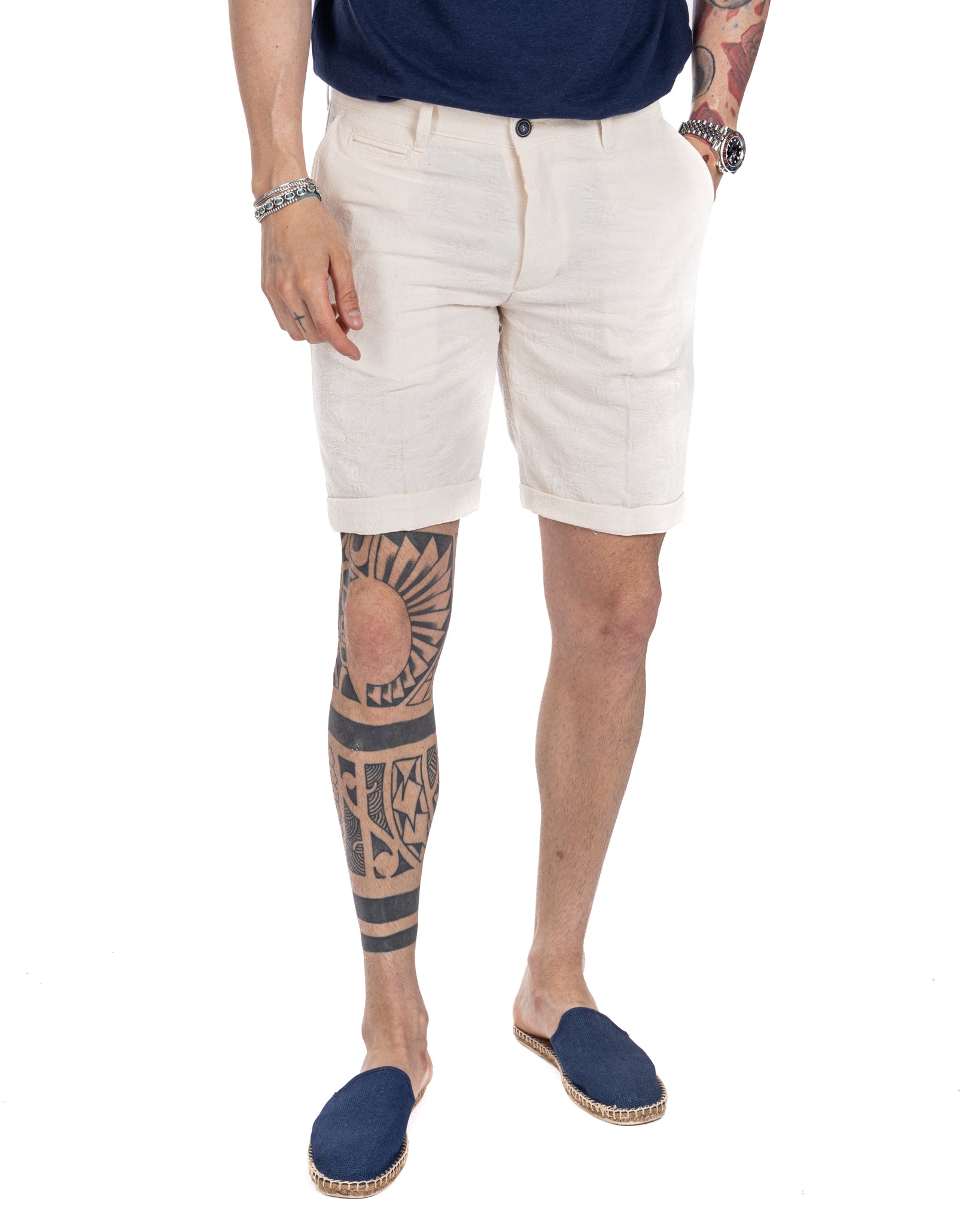Bahama - white Bermuda shorts with relief pattern