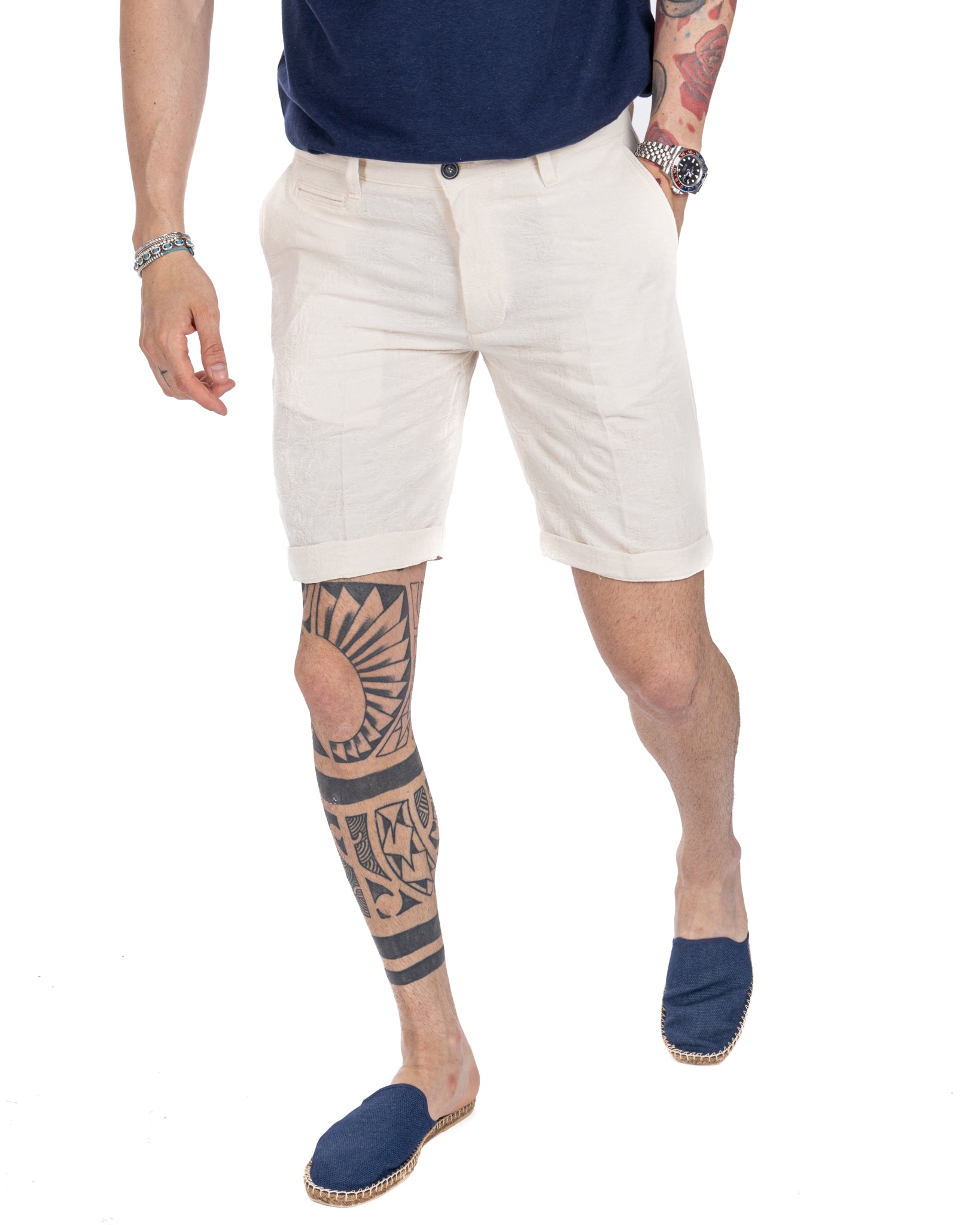 Bahama - white Bermuda shorts with relief pattern