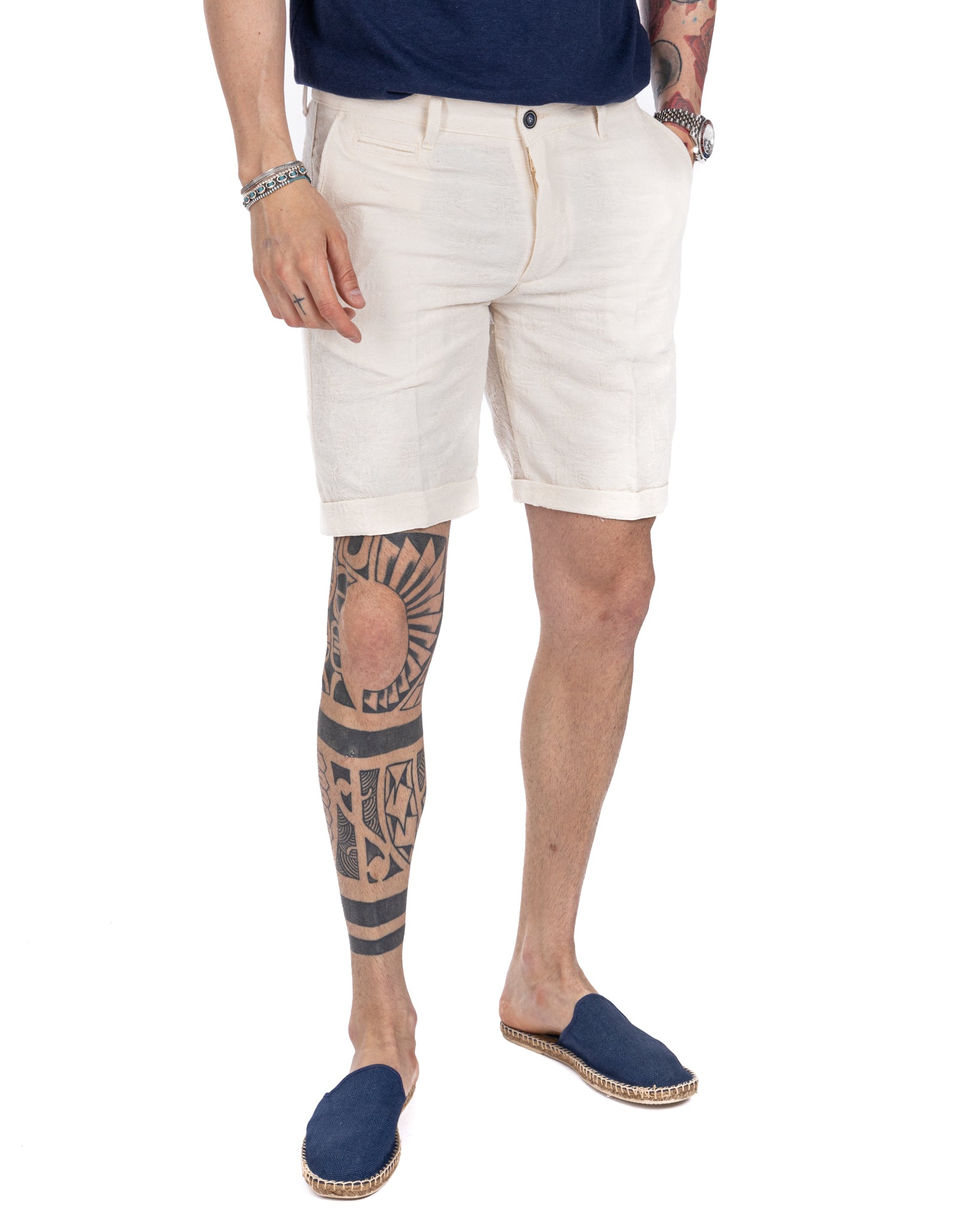 Bahama - white Bermuda shorts with relief pattern
