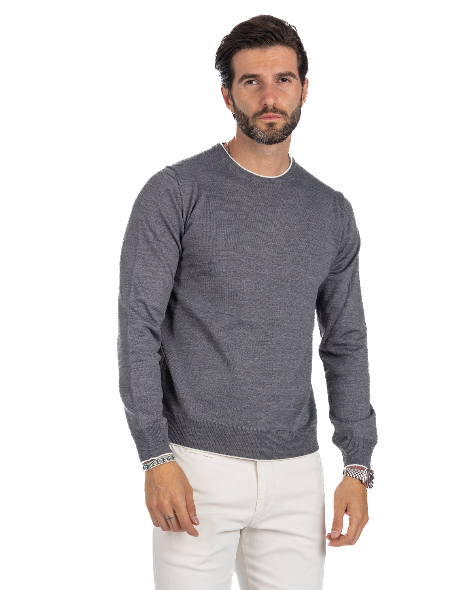 Seve - gray sweater with white border