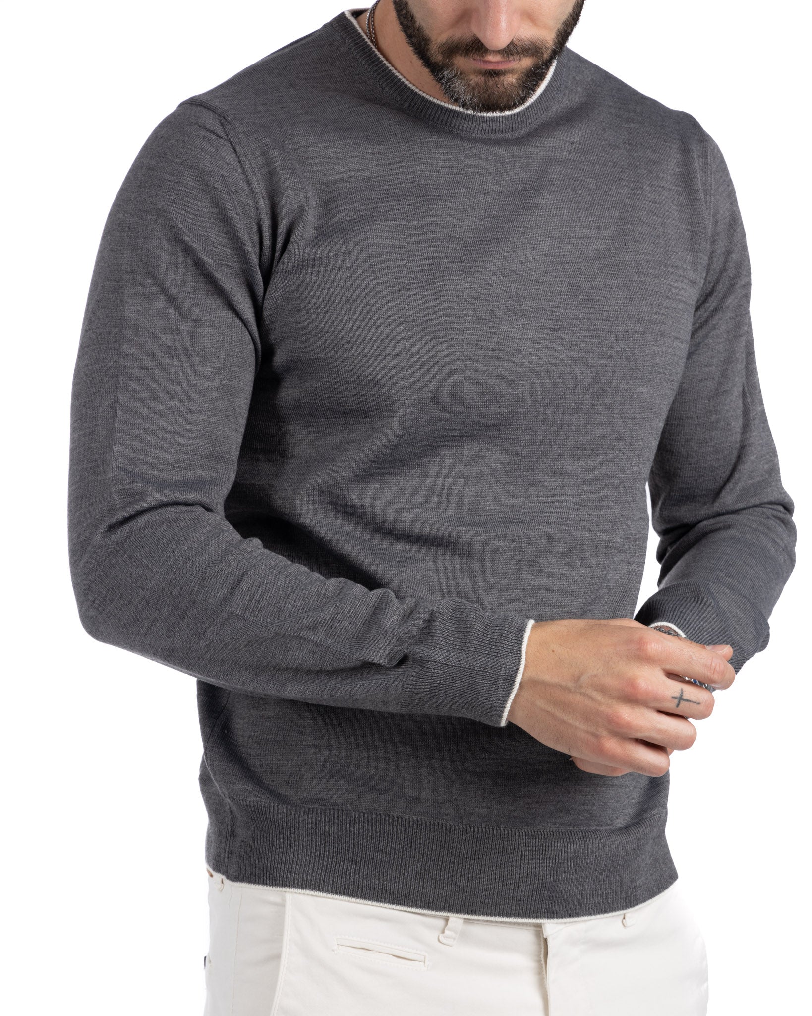 Seve - gray sweater with white border