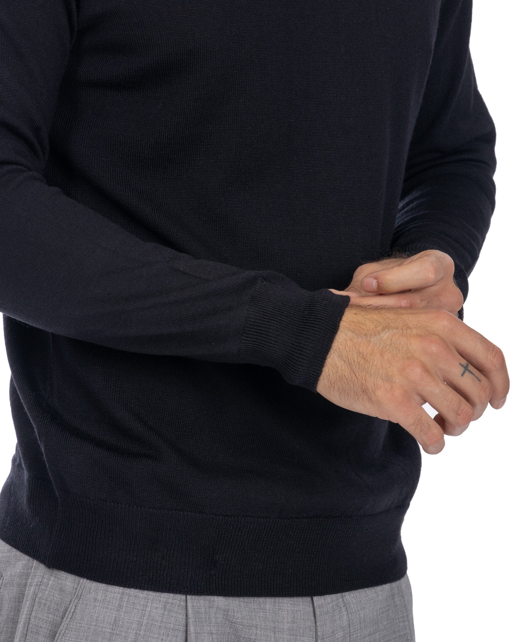 Pull ras du cou Furore en laine mérinos noire Tollegno