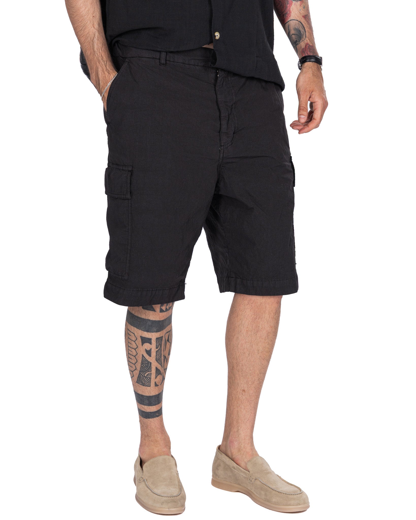 Hunter - black armored cargo bermuda