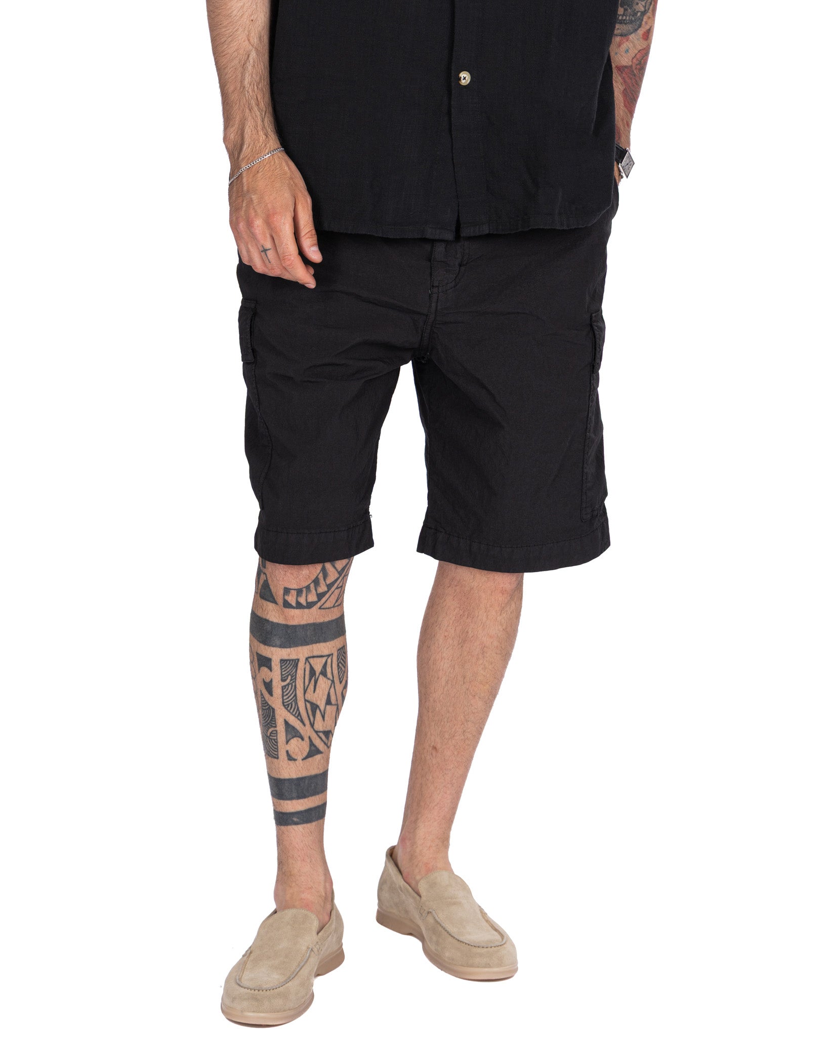 Hunter - black armored cargo bermuda