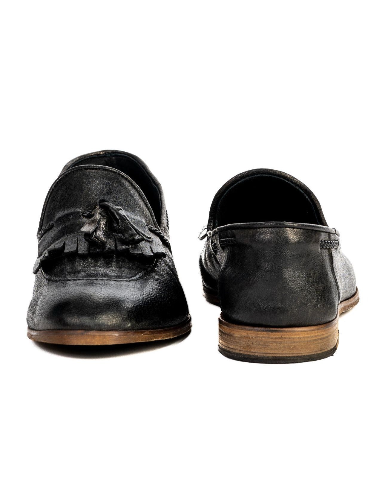 Pablo - black moccasin with fringe and tassel