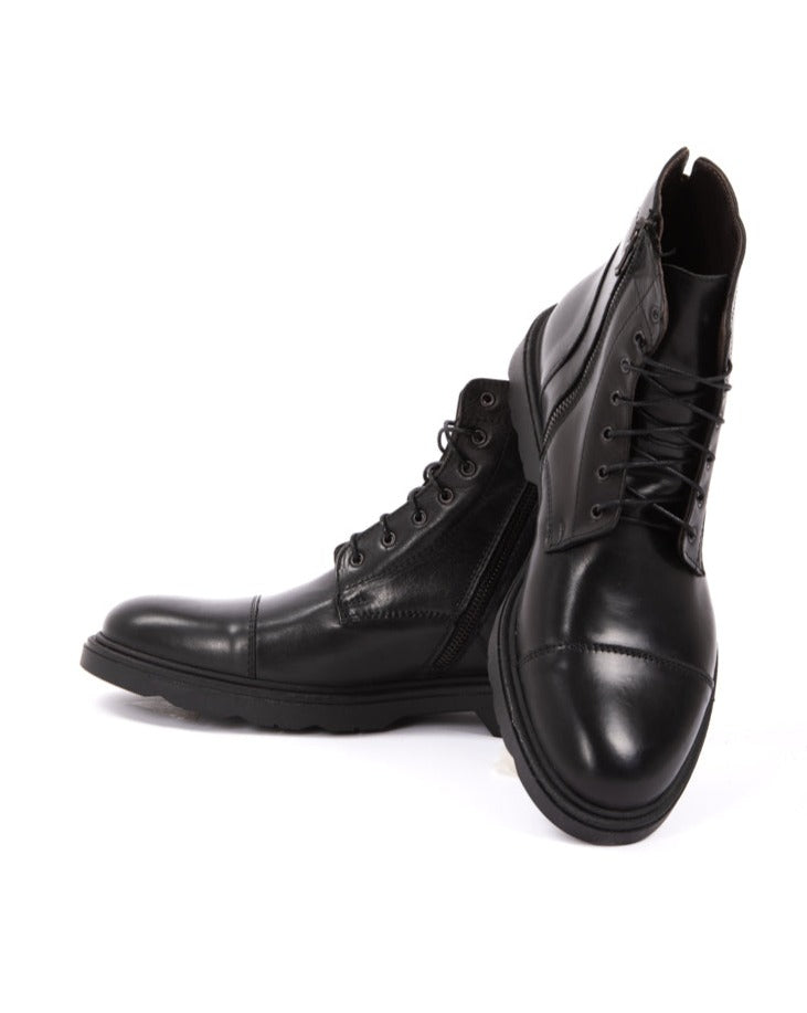 Z02 - black leather amphibian with zip