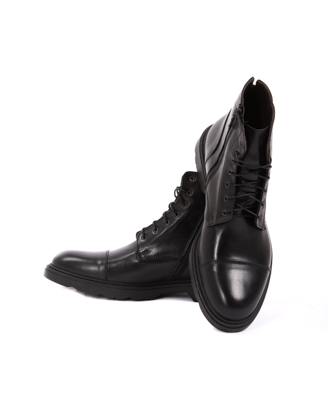 Z02 - black leather amphibian with zip