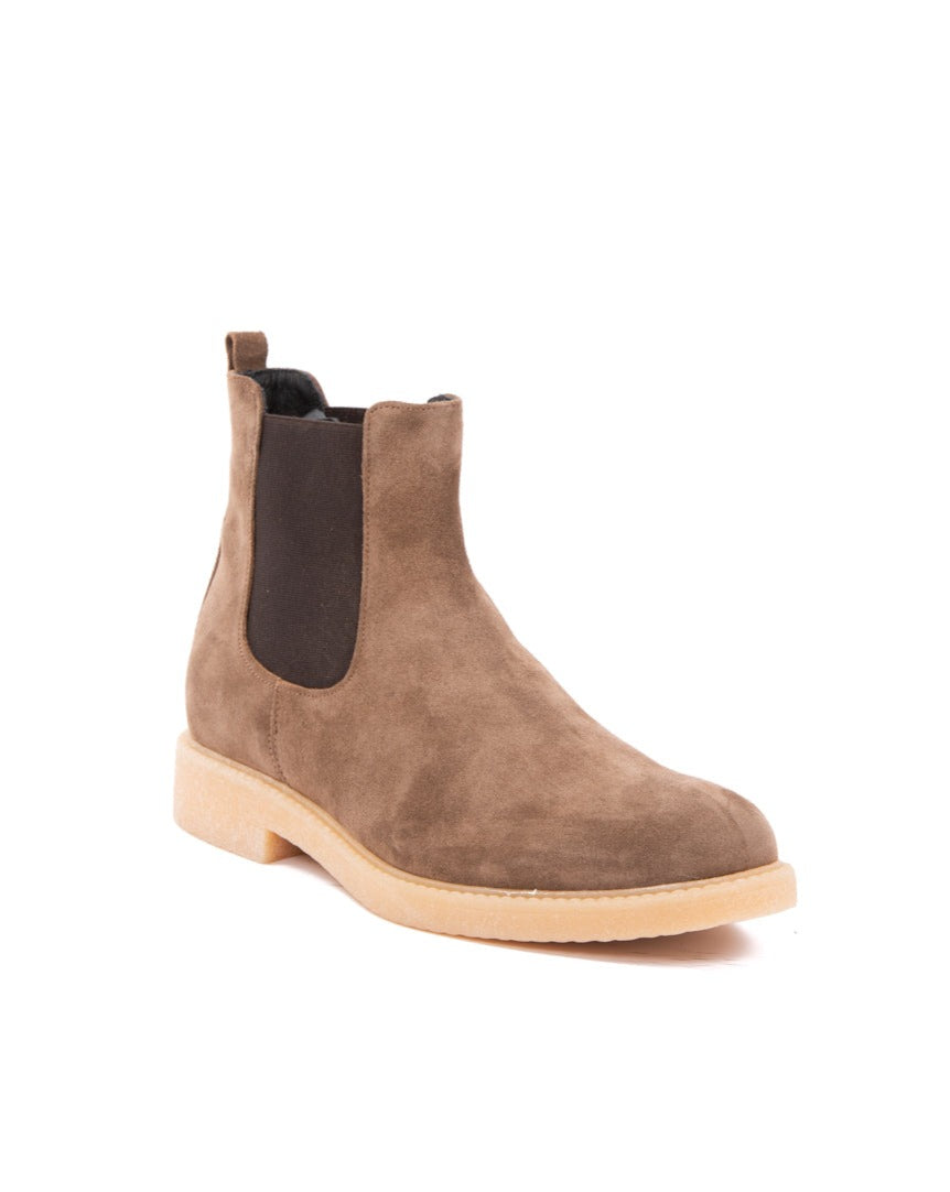 Brown suede Chelsea boots with elastic side panels and a lightweight beige sole.