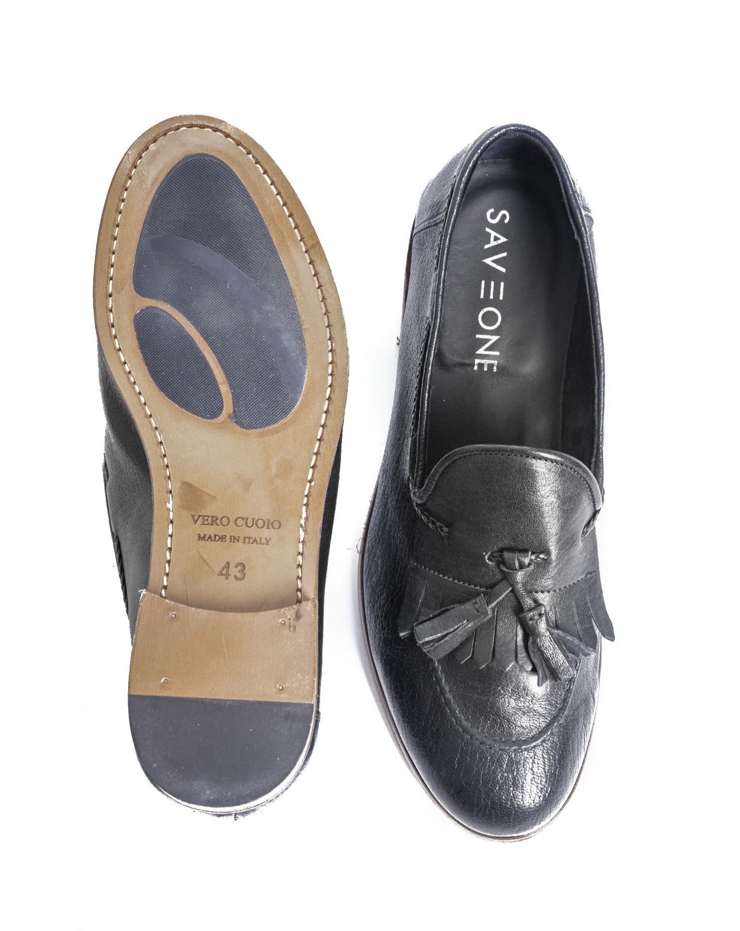 Pablo - black moccasin with fringe and tassel