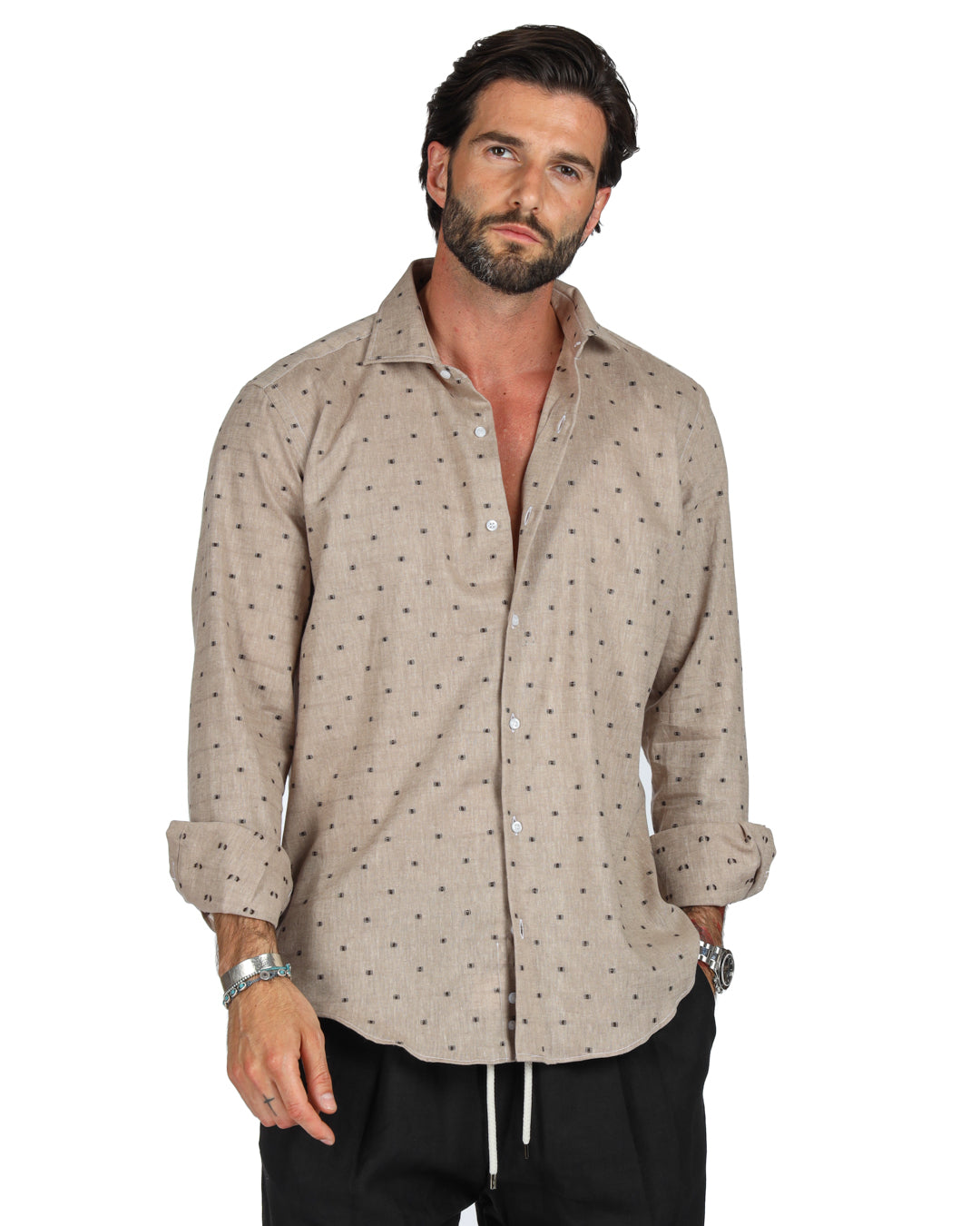 Salina - Camicia classica fango con ricami marroni in lino