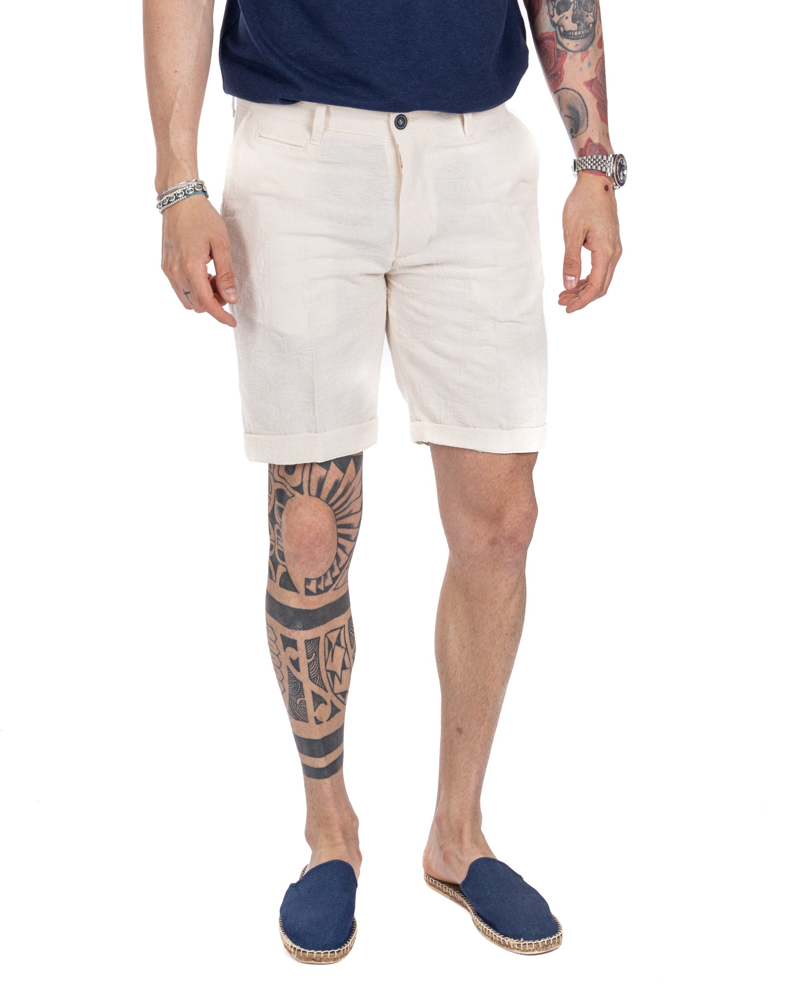 Bahama - white Bermuda shorts with relief pattern