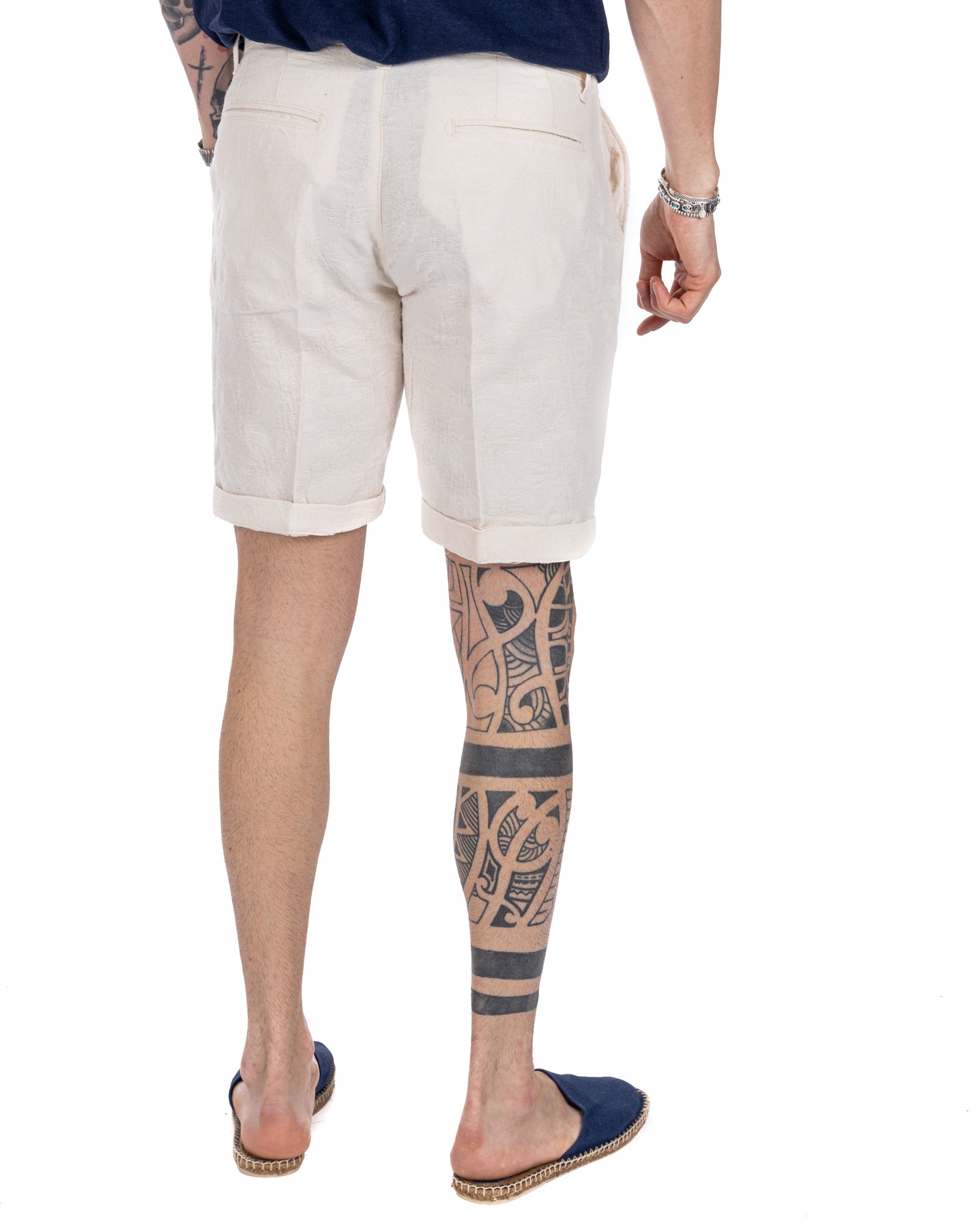 Bahama - white Bermuda shorts with relief pattern