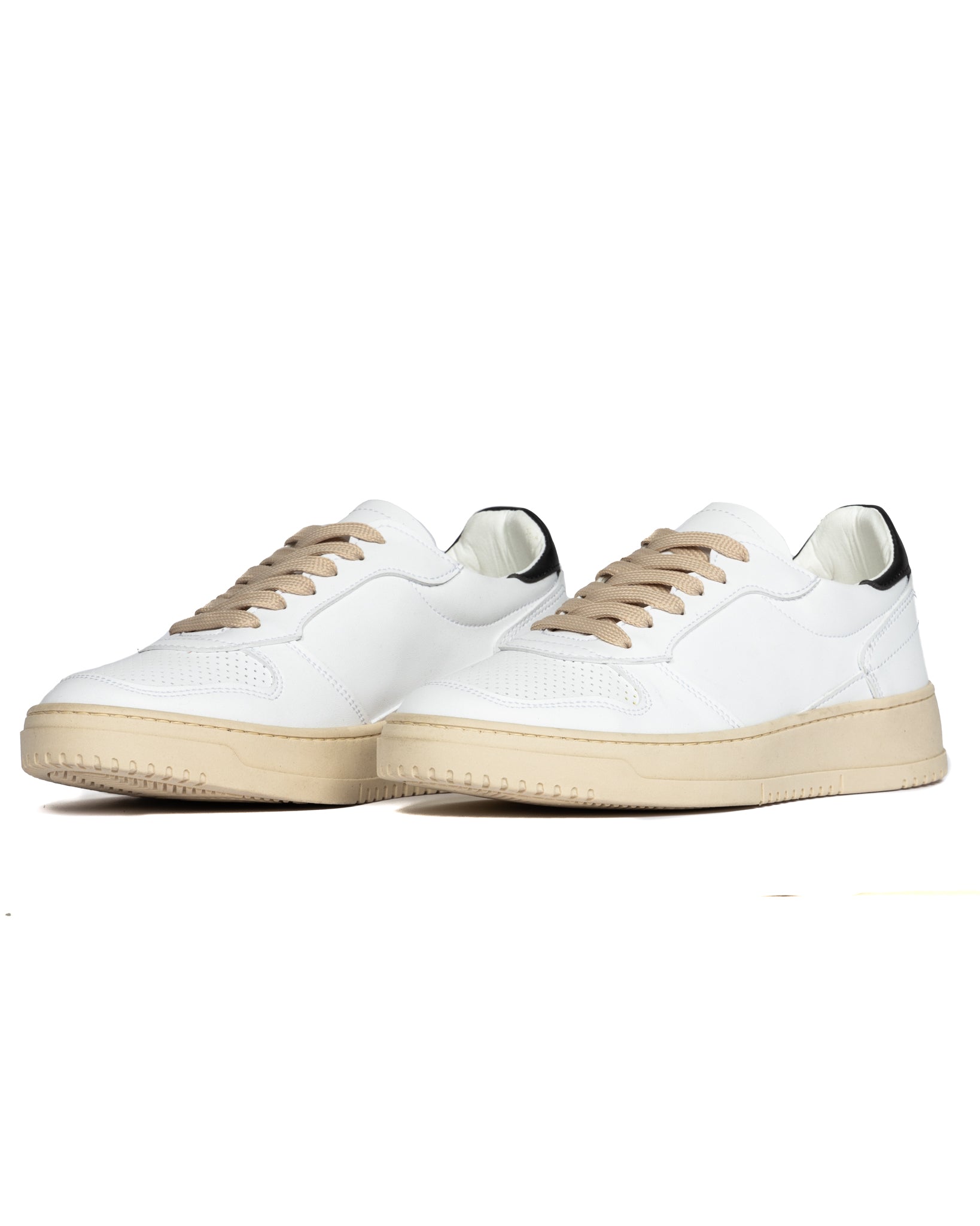 S07 - white leather sneakers with black details