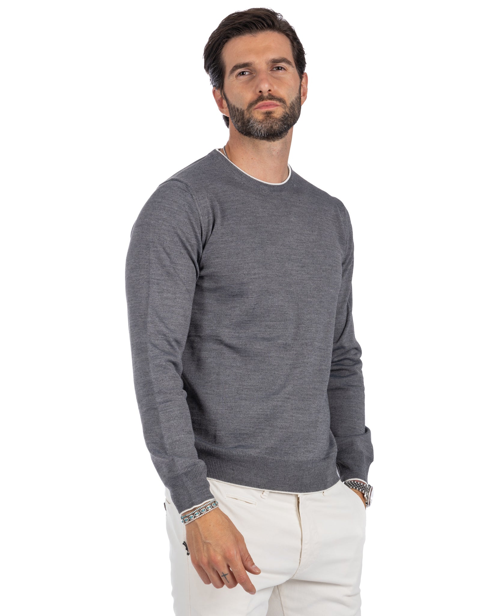 Seve - gray sweater with white border