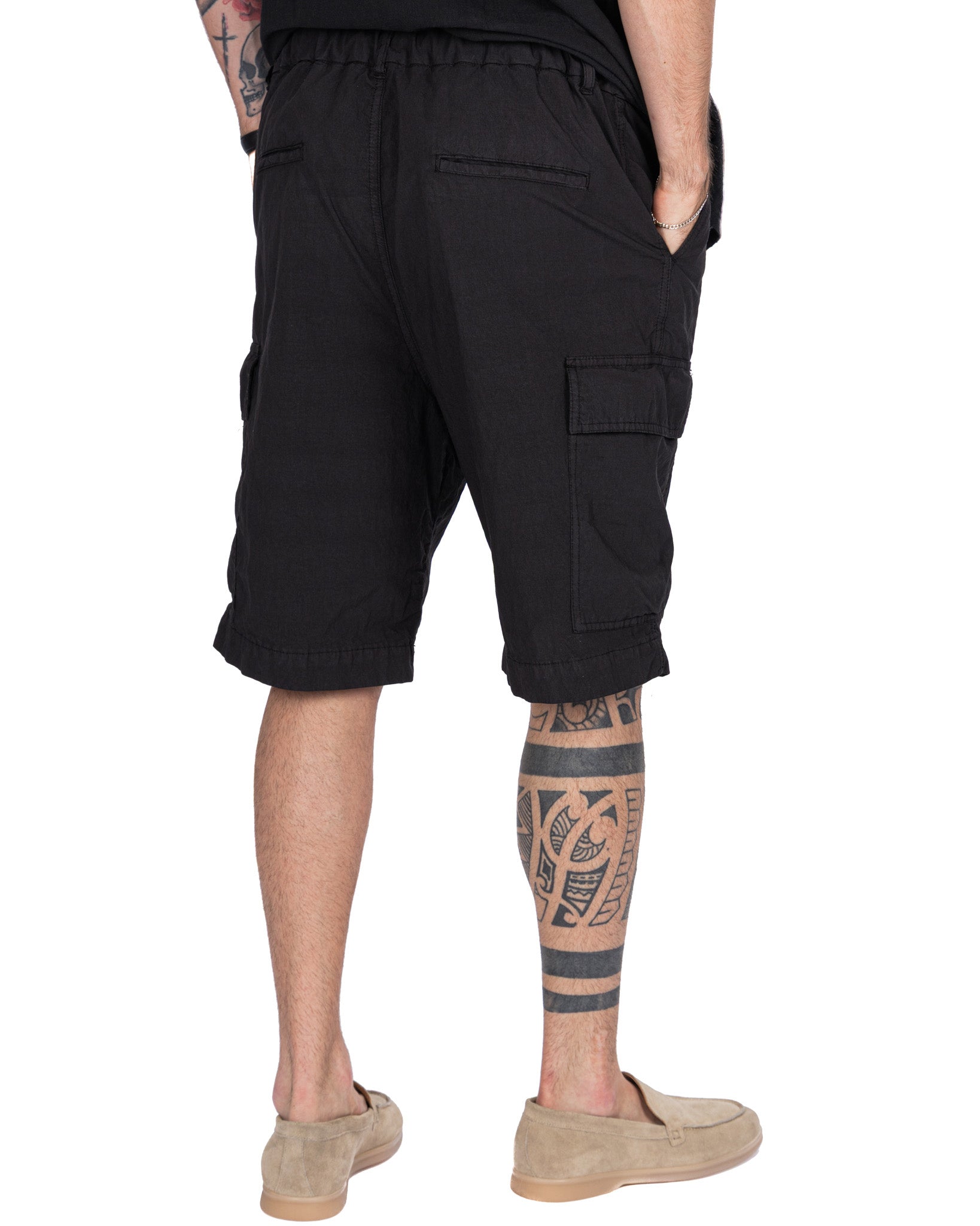 Hunter - black armored cargo bermuda