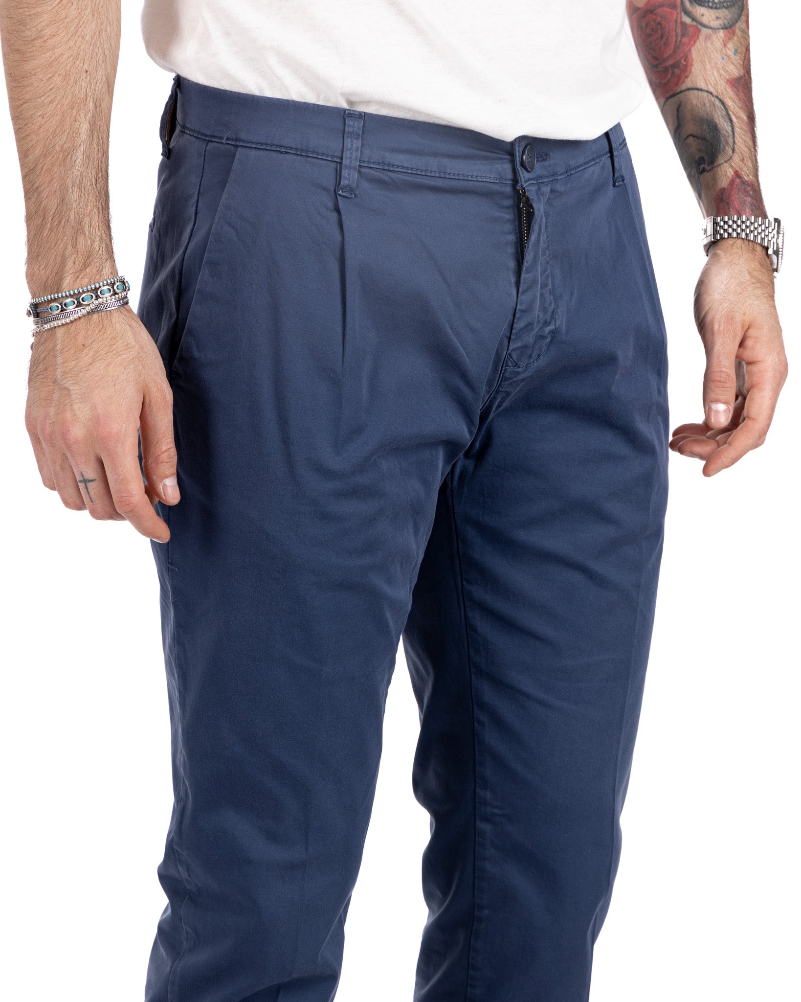 Miles - trousers with blue pleats