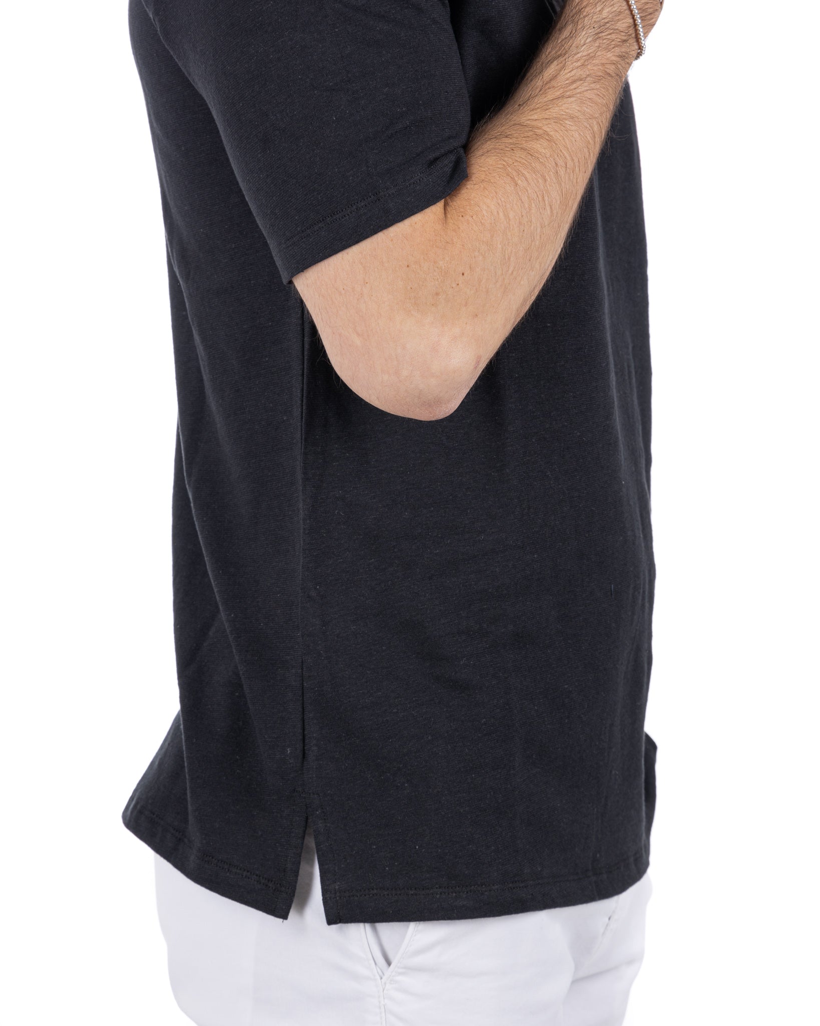 Favignana - black linen t-shirt